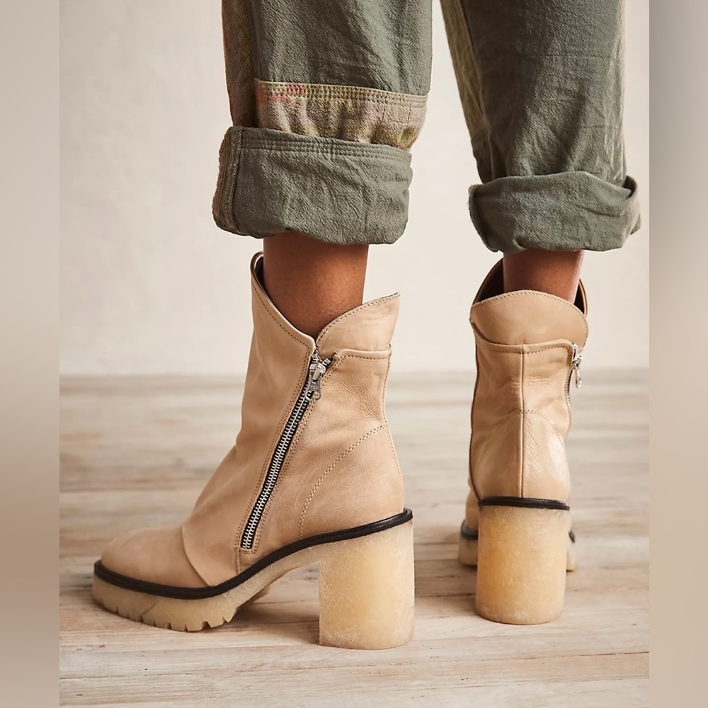 Free People EUC Size US 8 / EU 38.5 Jack Zip Ankle Boots Color Chai